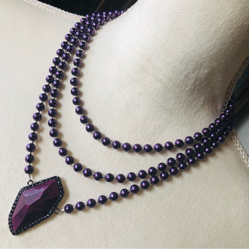 Handcrafted repurpose large faceted stone halo pendant glass Pearl necklace